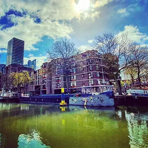 houseboat-holiday-apartments-rotterdam.ihotelsrotterdam.com/